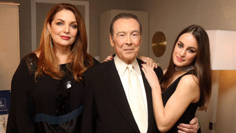 Τόλης Βοσκόπουλος – Άντζελα Γκερέκου: Οι τρυφερές φωτογραφίες με την κόρη τους την ημέρα των Χριστουγέννων